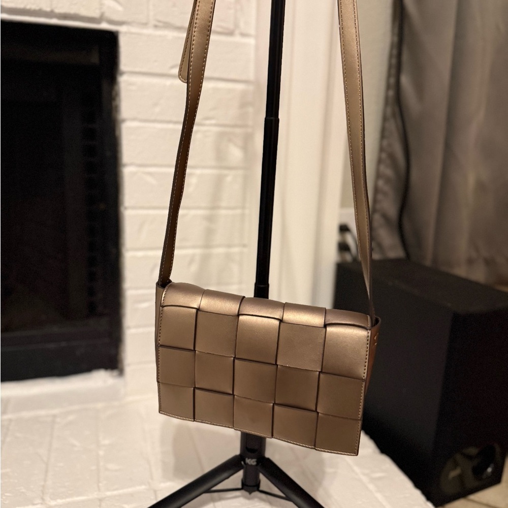 Elegant Metallic Woven Shoulder Bag